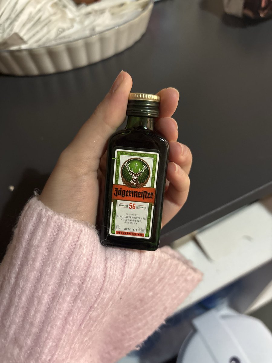 zizibii's tweet photo. This is how I hydrate myself at work https://t.co/gg6jMVX1ic
