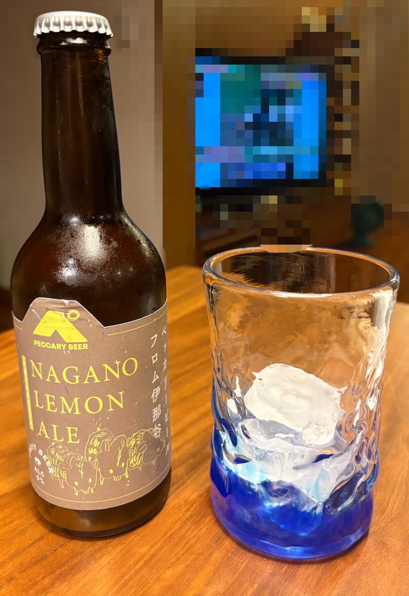 hajime7963's tweet photo. 可愛い靴買った！！それと、沖縄で作った琉球ガラスのグラスで乾杯したよん🍻 https://t.co/Gm5UMPdFFW