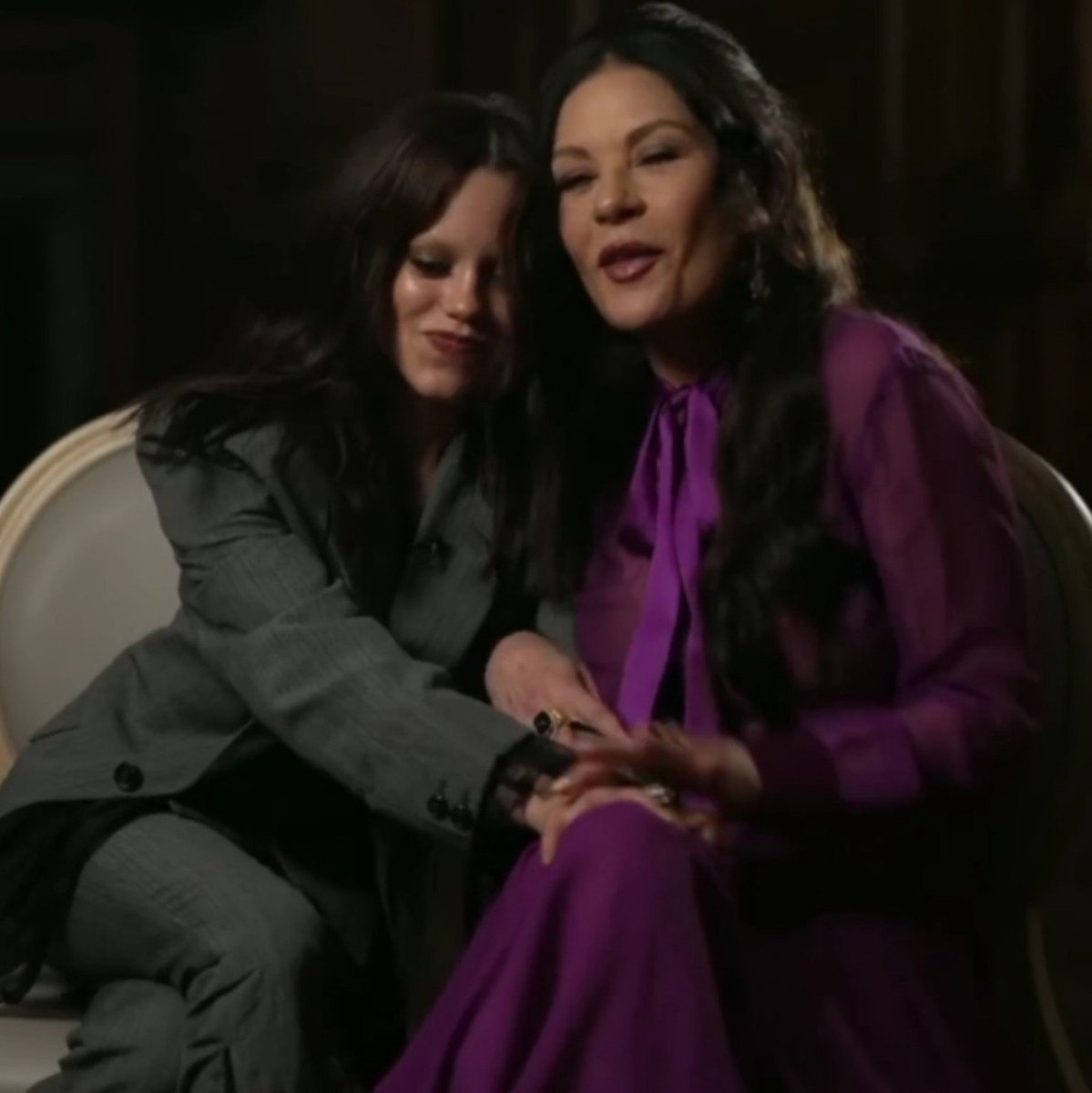 Roxdk7's tweet photo. MOTHER AND DAUGHTER https://t.co/rLy2Tm6Ois