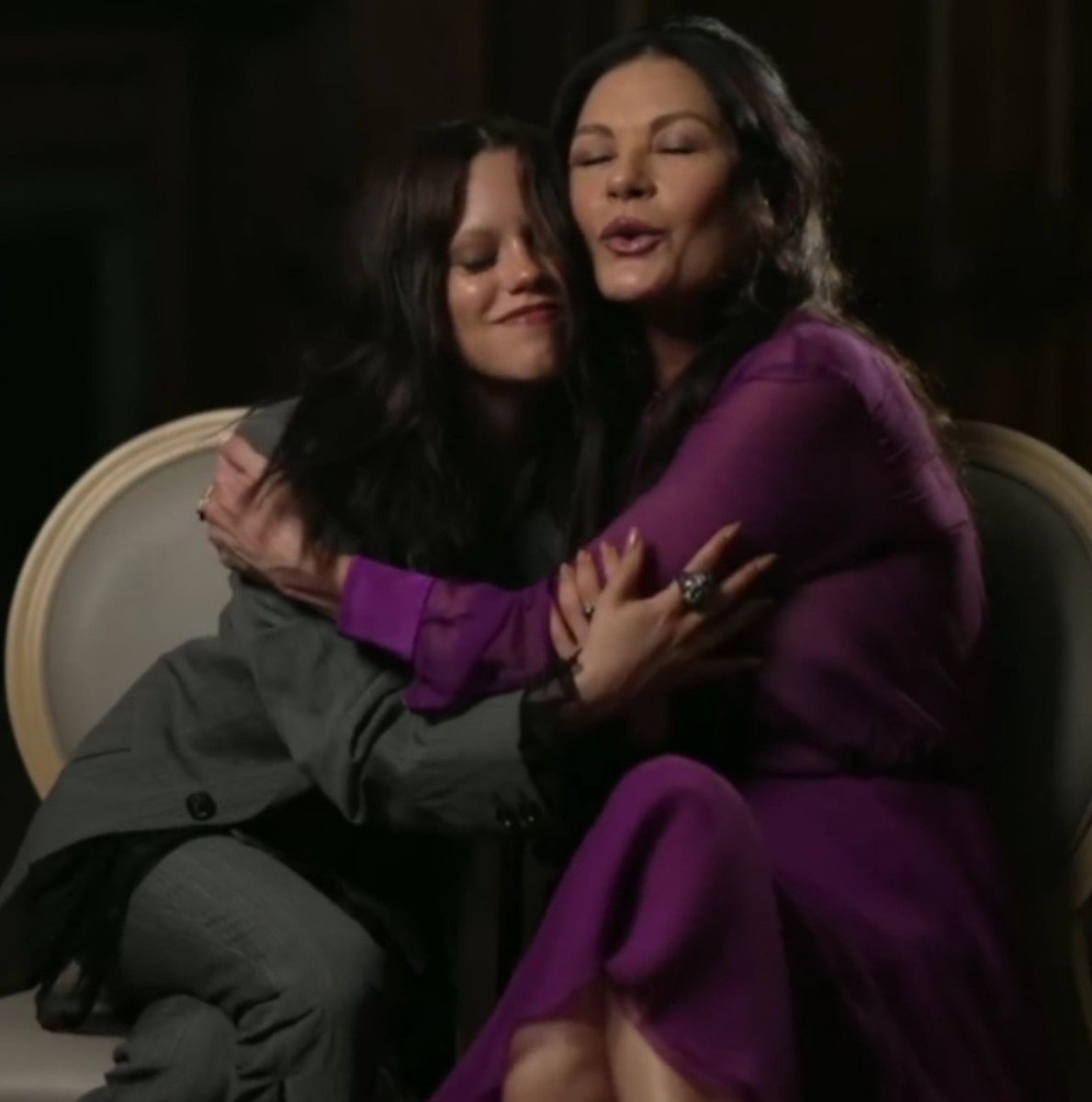Roxdk7's tweet photo. MOTHER AND DAUGHTER https://t.co/rLy2Tm6Ois