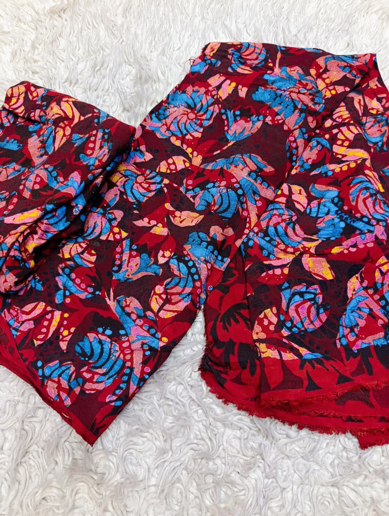 Bheebheeprints's tweet photo. 🔥Big Flower Crepe🔥

Quantity: 4 yards
Price: 13200NGN✅

Available for nationwide delivery 💯 https://t.co/FRxP4b2tRy