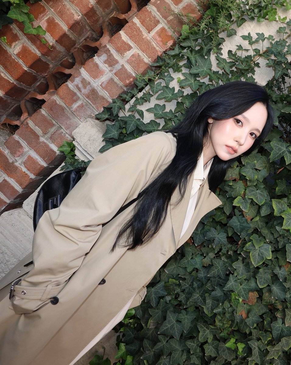 minarchivs's tweet photo. She's a star in every way. We will never forget this Mina 

#FendiSS27xMina #FendiSS27 #MYOUIMINA https://t.co/ZQ7dx8opTi
