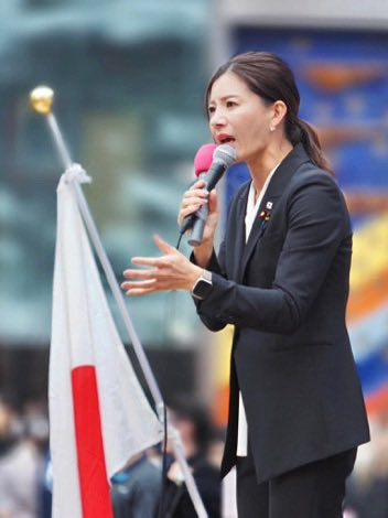 Japan_skywalker's tweet photo. どうして参政党には…志しの高いお医者さんや看護師さんたちが集まるんだろう？

九州大学医学部を卒業し、一生安泰なはずの医者としてのキャリアを捨ててまで、市民のために政治を変えなきゃと福岡市長選に挑む #よしとみ景子 (@yoshitomi3keiko)さん。

マジで応援せずにはいられない🔥🇯🇵 https://t.co/ne8EOZToPs