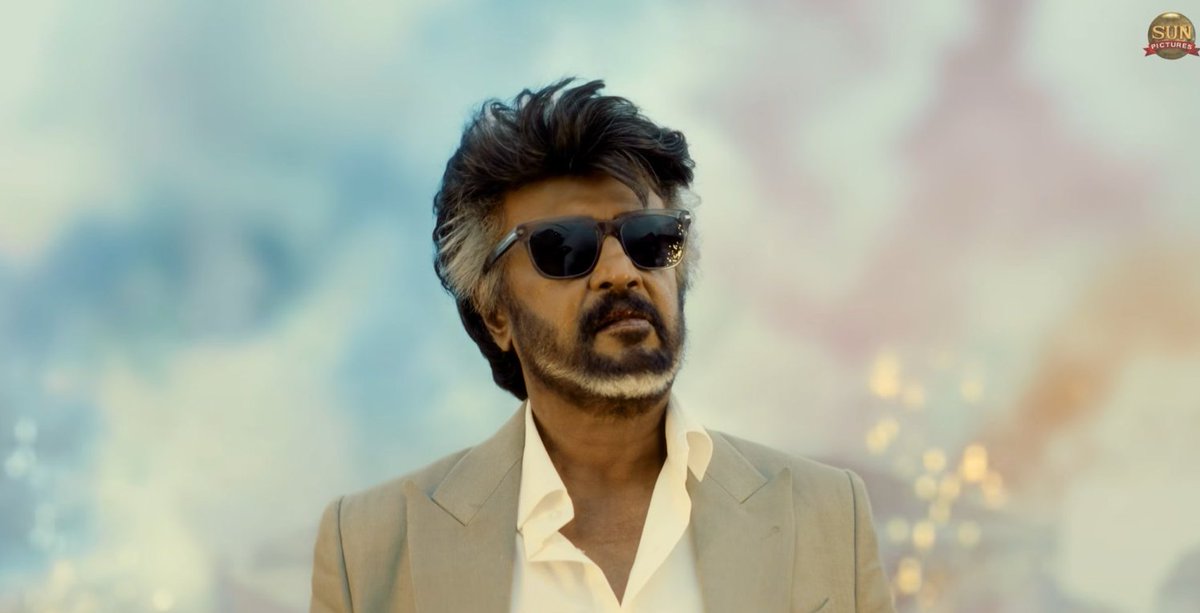 Tintinn_Putinn's tweet photo. Morattu look da dei ithalam...
oruthanum ithey mari dress la style pandrenu pandraan, ana thalaivan oru frame la mudichi vitraru... https://t.co/d0W4GAr6xy