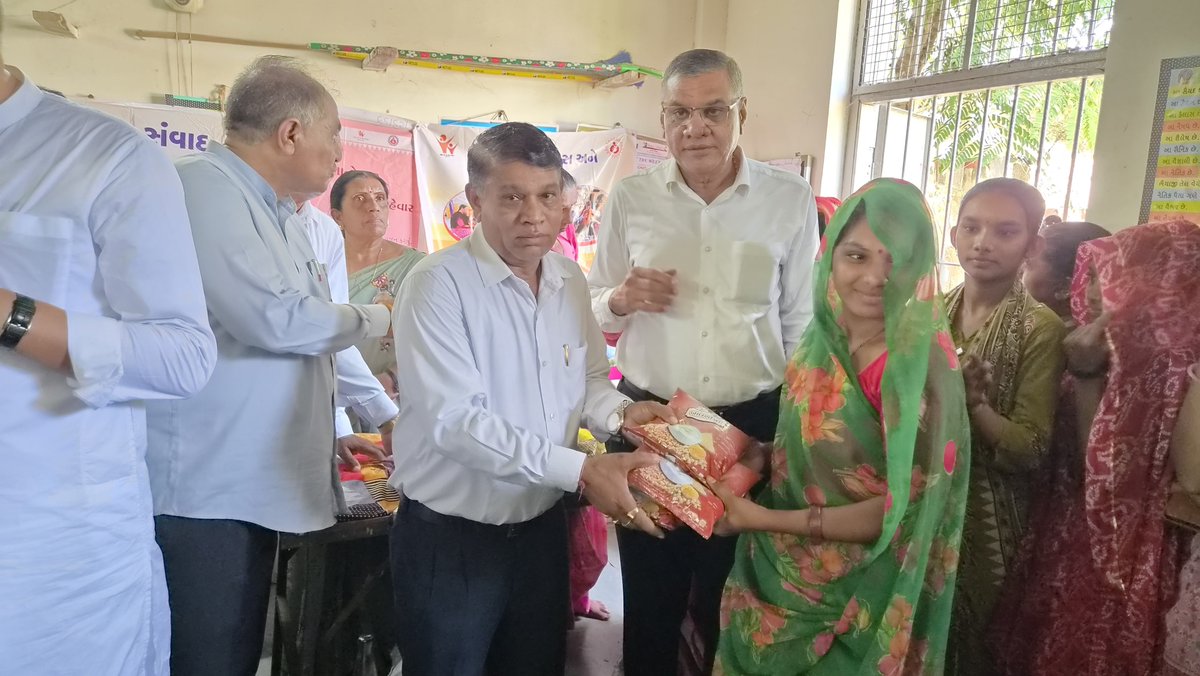 BalrajsinhMla's tweet photo. પ્રદેશ અધ્યક્ષ શ્રી Jagdish Panchal એ આજે દહેગામ તાલુકાના કડાદરા ગામે સેવા સેતુ કાર્યક્રમમાં ઉપસ્થિત રહી વિવિધ યોજનાઓના લાભાર્થીઓને યોજનાકીય સહાયનું વિતરણ કર્યું.

#SevaSankalpAbhiyan
#SevaSetuAbhiyan https://t.co/zky3vF96MR
