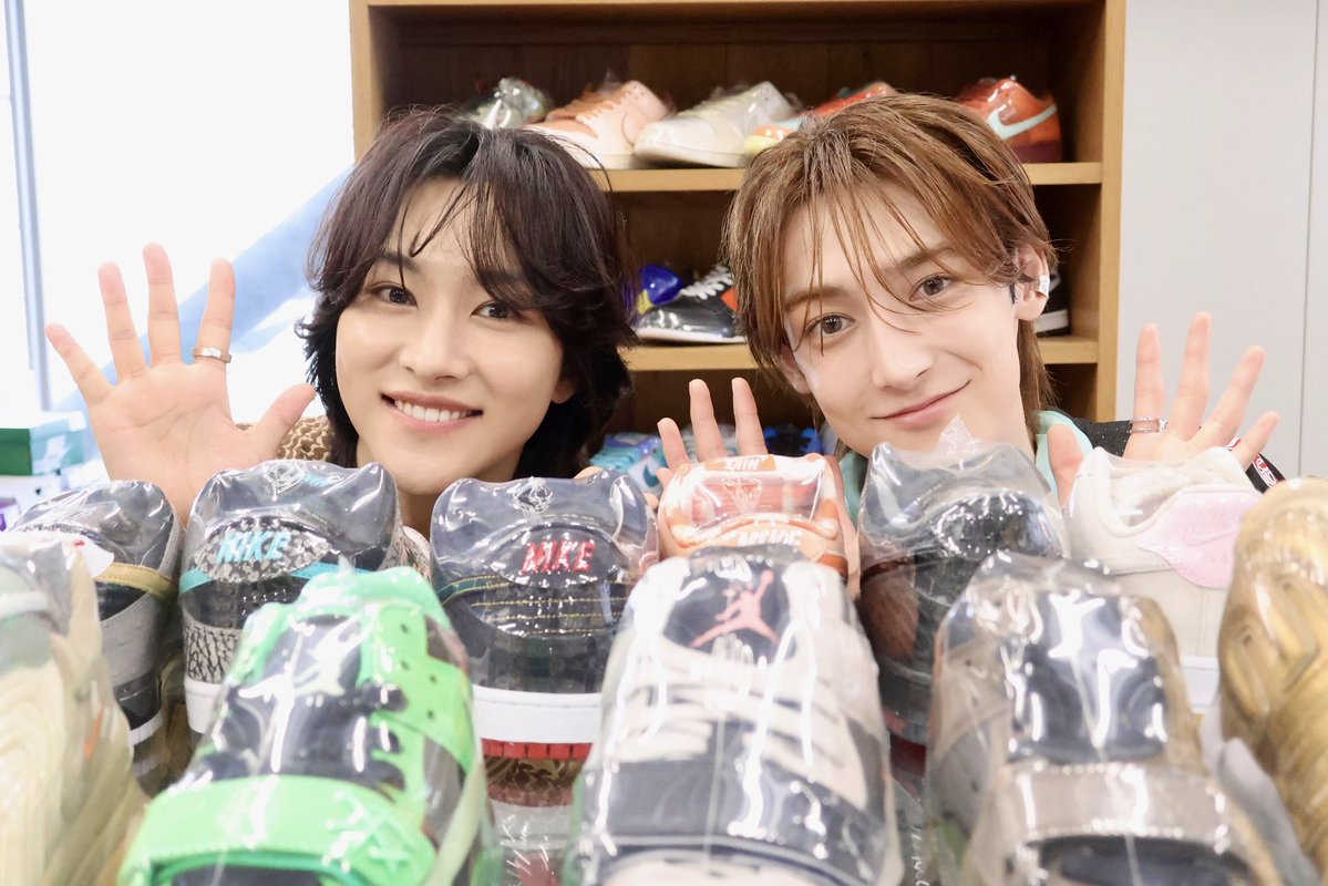 moku16312333050's tweet photo. 当然2人ともランクイン👑🏅🏅
#ViVi国宝級イケメンランキング
https://t.co/83UlgggeVS https://t.co/fpEauNQG6P