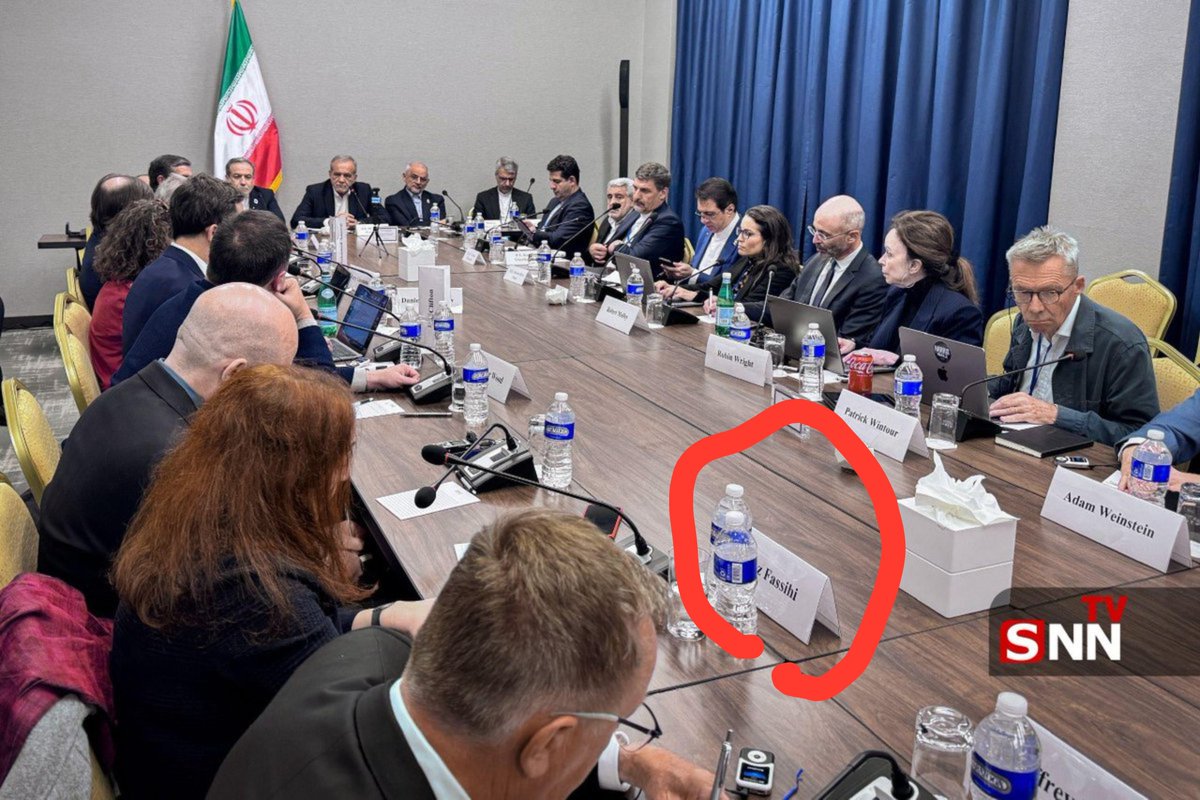 SRB2016's tweet photo. Farnaz Fake News Fassihi, a so called @nytimes "journalist", a well know mouthpiece for the Islamic Republic who keeps publishing "exclusives" on the regime attended the party Pezeshkian threw for the lobbyists in NYC. https://t.co/LKpfKmCsh6