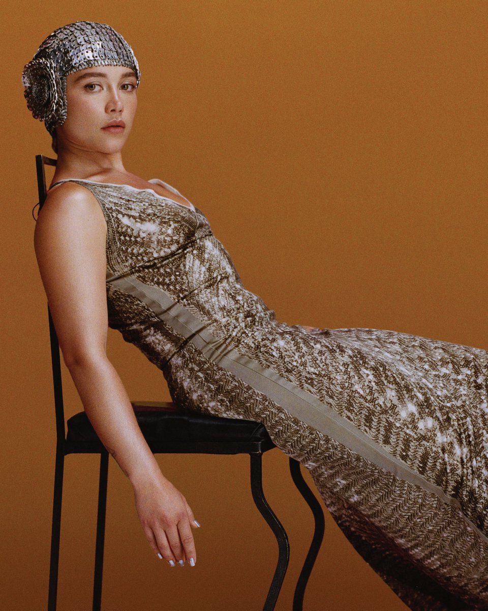 VanityFair's tweet photo. Florence Pugh on her characters: 

“I don’t know how to play characters without sympathizing with them. And I think I’ve tried to do my best after ‘Midsommar’ to be fair to myself and also to be fair to the character. I’ve learned over the years to know when enough is enough, when I’ve abused my state of mind or put my body through things that I shouldn’t. I now know how to protect my space." 

Read the cover story: https://t.co/l2WD29Q2Gq
