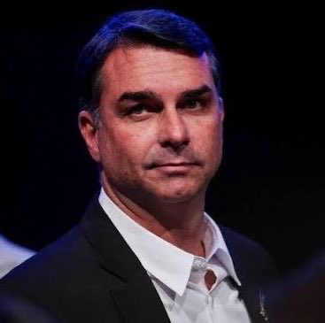 Delateinews's tweet photo. ⚠️AGORA: Mensagens extraídas do celular de Vorcaro reforçam tese de que Flávio tratava apenas de filme e falava em buscar “outro caminho” caso não desse certo https://t.co/YP7DQYOtFP