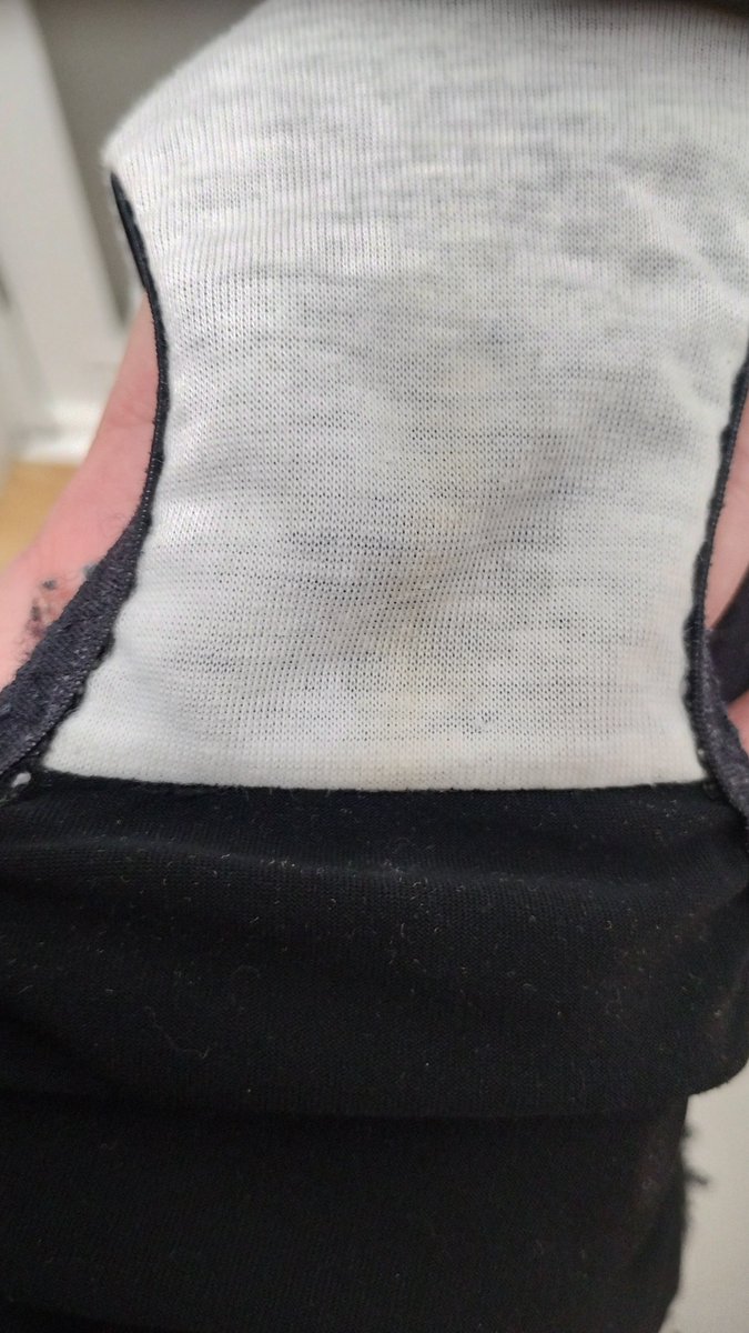 gata1630323's tweet photo. 相変わらず色気も無くシミも薄いですが💦
少しオシッコ臭そして靴下は相変わらず良い匂いです笑 https://t.co/lI8kDJIYFJ