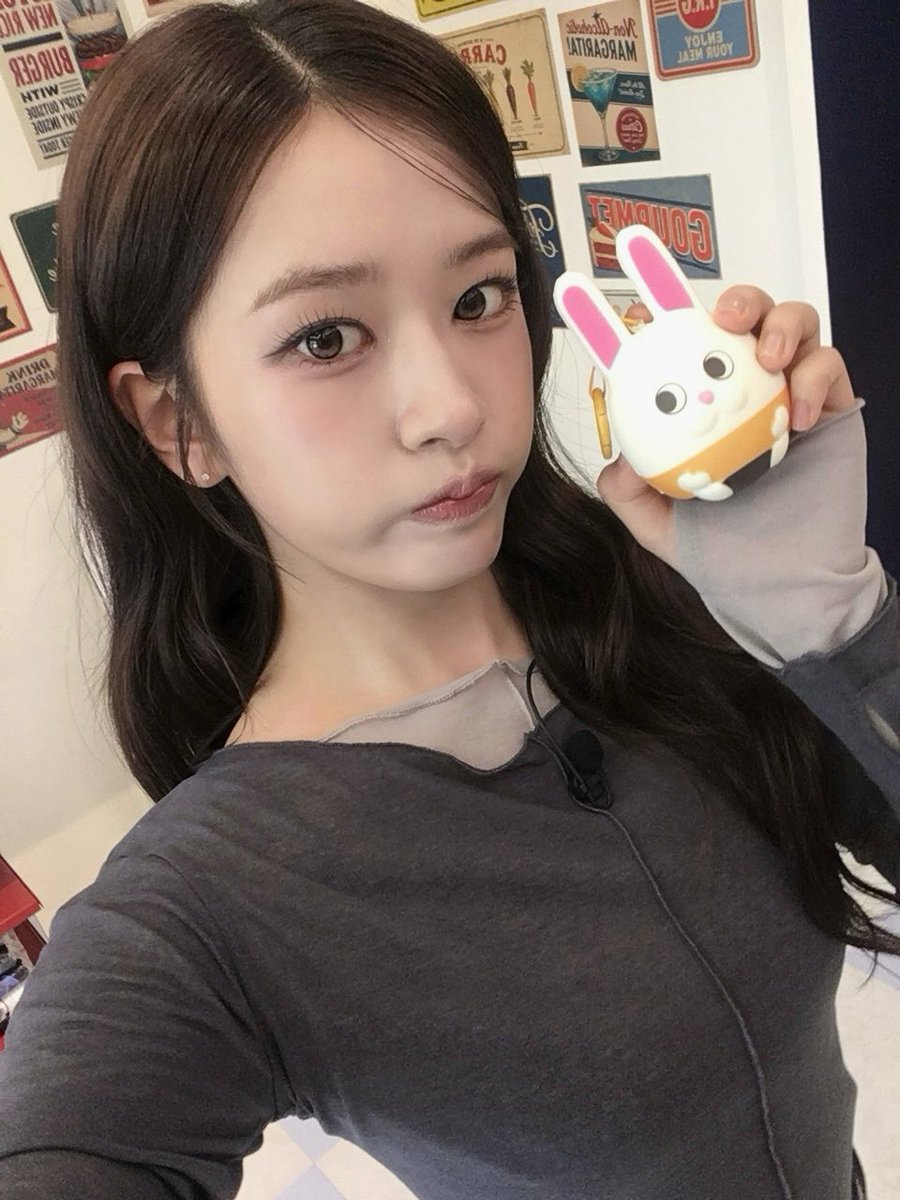 IVEstarship's tweet photo. [📸] 
260925 #우주떡집

#IVE #아이브
#ANYUJIN #안유진 https://t.co/M1zeYQ1N8E