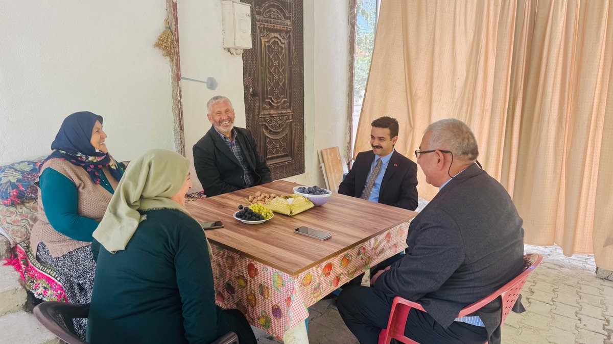 tcsultandagi's tweet photo. Kaymakamımız Muhammet ÇINARKA, ilçemiz sakinlerinden ÖGEDAY ve ŞAHİN ailelerini evlerinde ziyaret etti. https://t.co/Dsc2fJO7kB