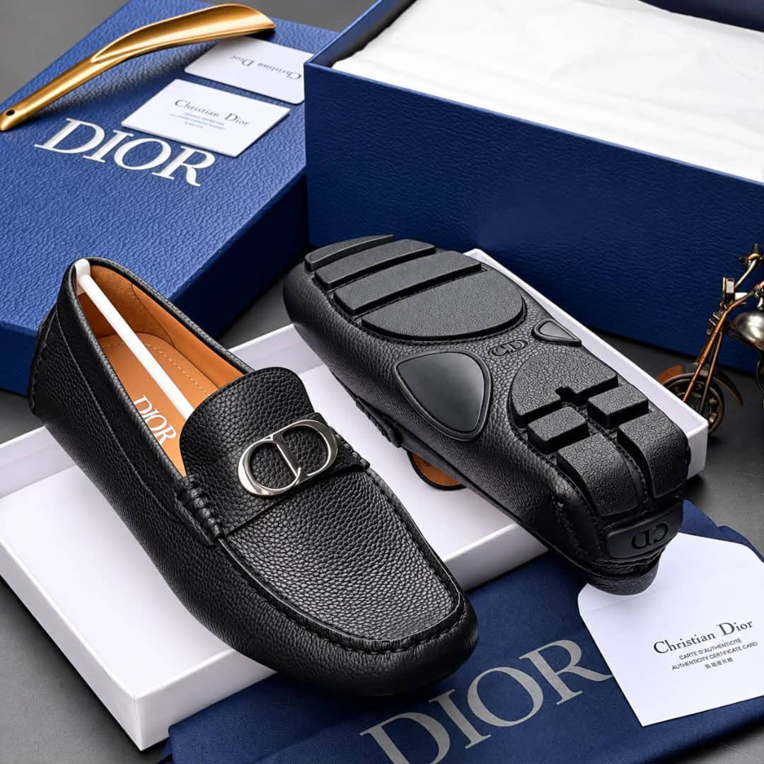 Nanafirdausssii's tweet photo. Christian Dior DRIVERS 
Luxury  🔥
Size 40—46 available

Price 135,000 https://t.co/YKcHrUwuDR