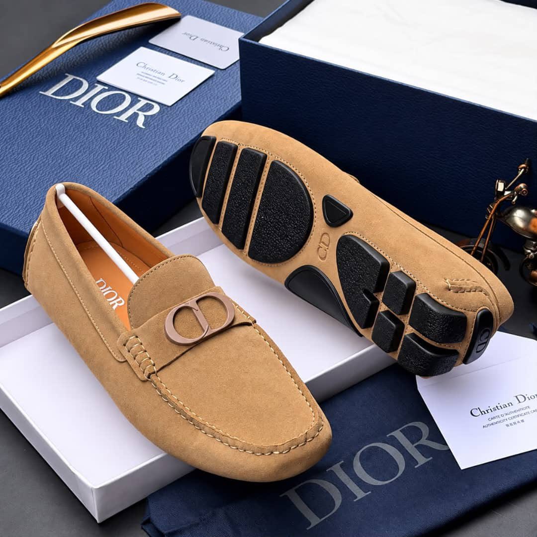 Nanafirdausssii's tweet photo. Christian Dior DRIVERS 
Luxury  🔥
Size 40—46 available

Price 135,000 https://t.co/YKcHrUwuDR