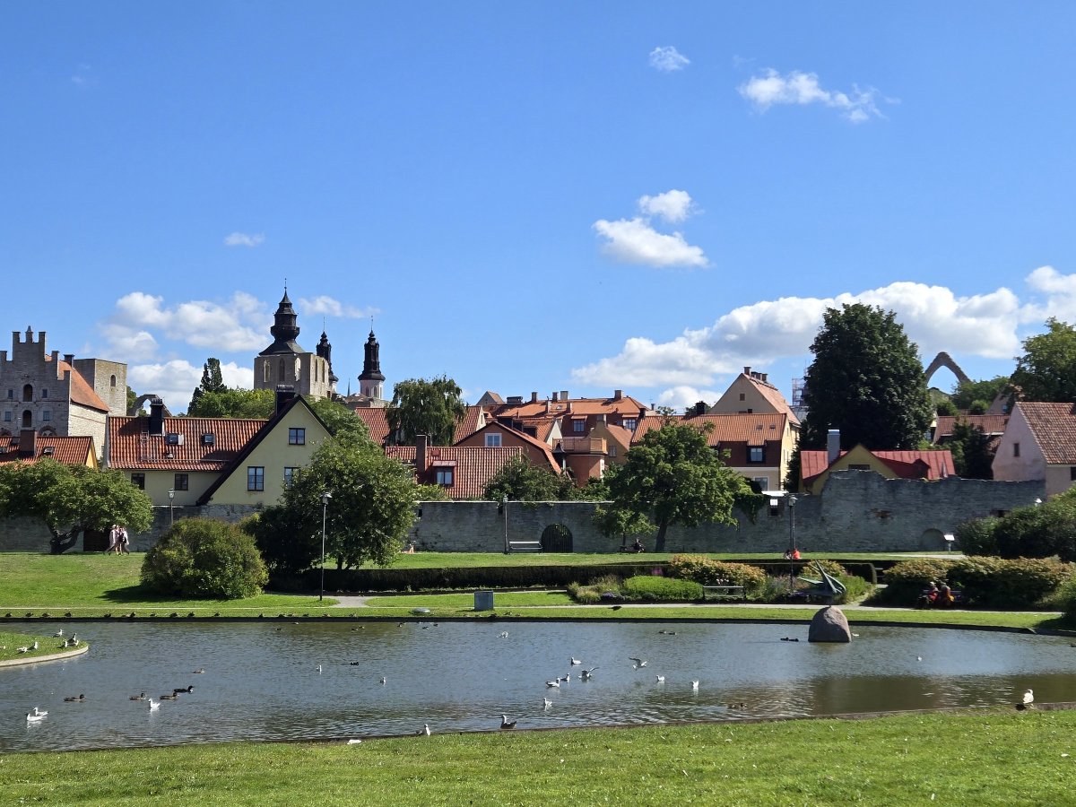 Andy_FSTA2025's tweet photo. Almedalen Park just outside Visby's city walls provides a welcoming entry into the city #Visby https://t.co/UL7CpnZliQ