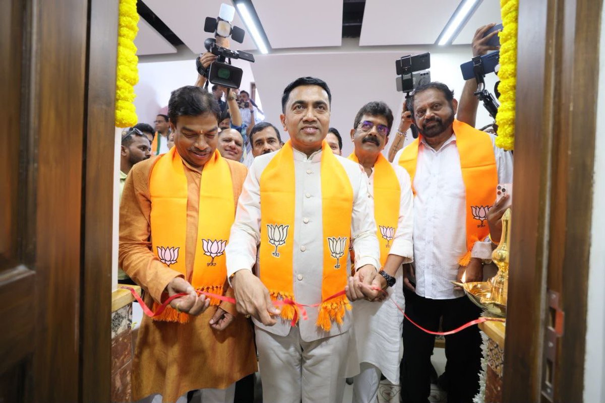 ShetSadanand's tweet photo. Attended the inauguration of the E-Library at Atal Bhawan, BJP’s new State Office in Goa, by Hon’ble CM @DrPramodPSawant Ji, along with State President of @BJP4Goa Shri @DamuNaik Ji, MLA Shri Rudolf Fernandes Ji, State General Secretary Shri Sarvanand Bhagat Ji, MLA Shri Rajesh Phaldesai Ji and other Karyakartas. The E-Library will be a useful resource for Karyakartas and students, supporting learning and knowledge.