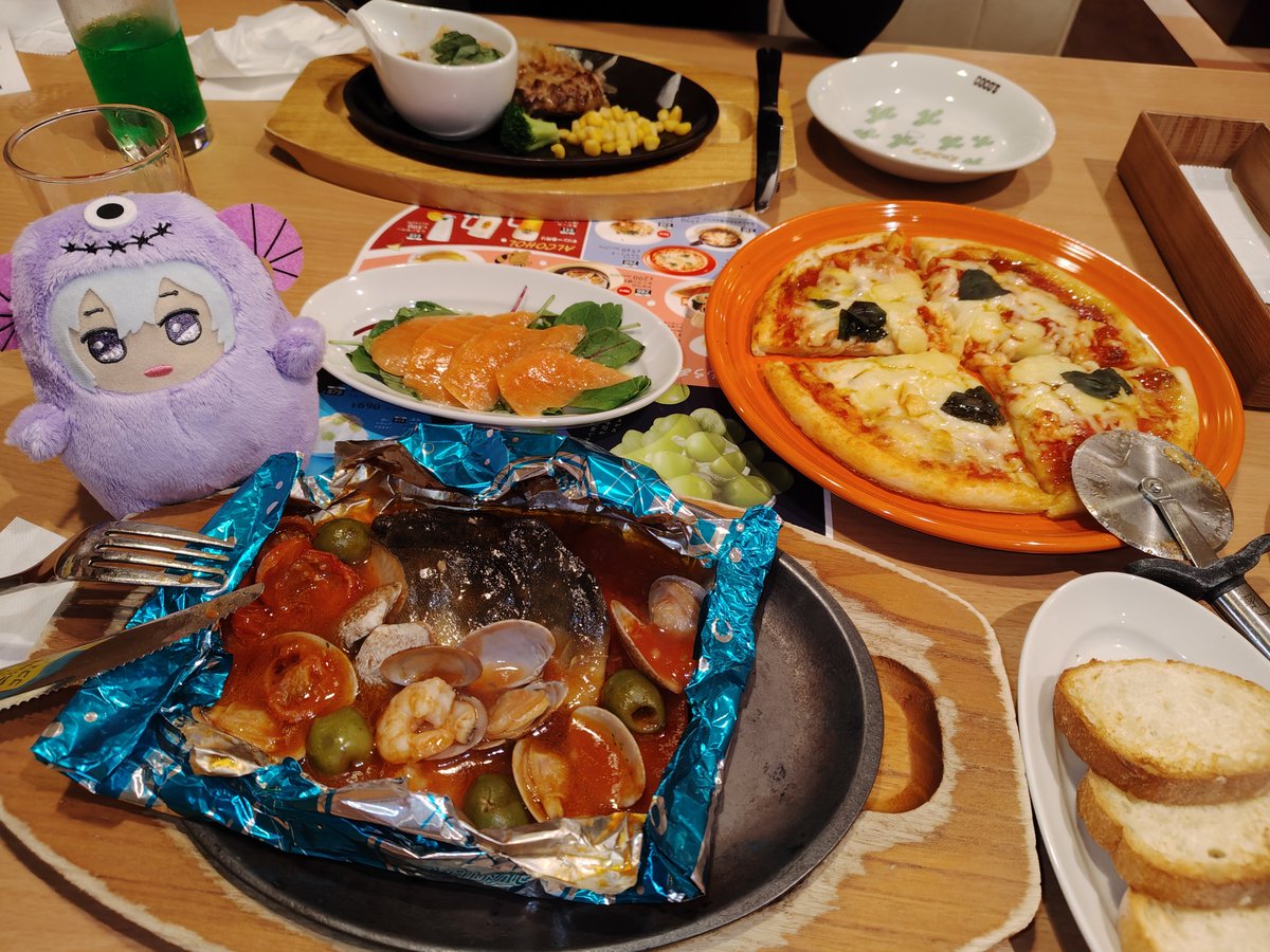 kiritaniHINA's tweet photo. 今日は友達に付き合ってもらってココスに行ってきたよ
毎日気分落ち込み気味だったけど友達の結婚報告も聞けて楽しく過ごせたよ😊 https://t.co/yZqYp6xfLh