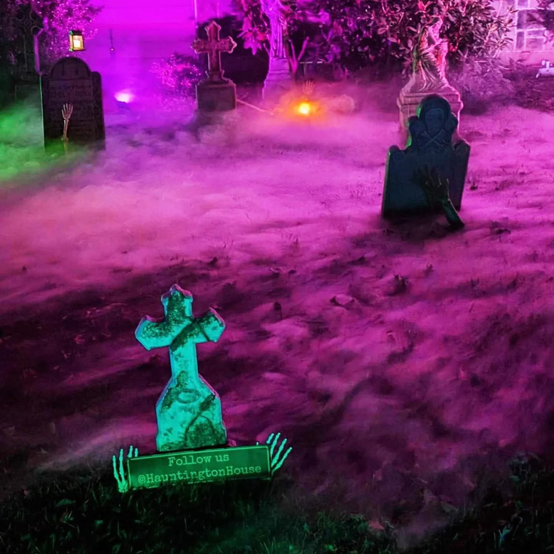 LVwithLove's tweet photo. Hauntington House on Huntington Street in Bethlehem uses theatrical lighting, set design, music, fog and animatronics! Find this stop plus the growing Skeleton Crawl map at https://t.co/XRIlc0fUOL 🎃

#SkeletonCrawl #LehighValley #Halloween https://t.co/TygOFWzczh