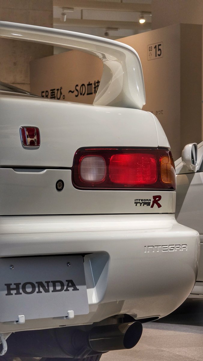 YoshimuraJDM's tweet photo. La vida en blanco y rojo 🇯🇵 https://t.co/UAmKTwdBc8