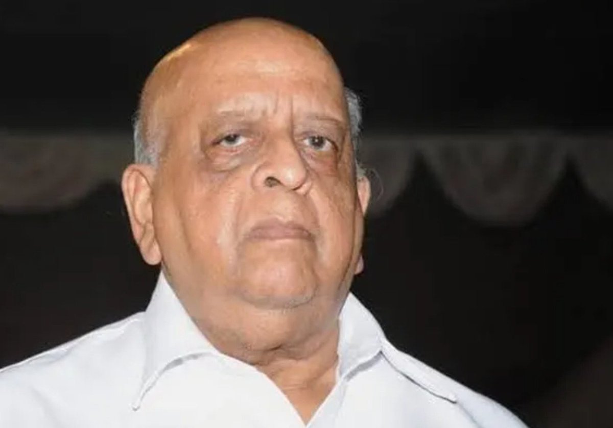 shubham_9909's tweet photo. T. N. Seshan यांनी लालकृष्ण अडवाणी यांच्या विरोधात काँग्रेस पक्षाकडून१९९९ ची  लोकसभा निवडणूक लढवली होती.

T. N. Seshan हे १९९० ते १९९६ पर्यंत मुख्य निवडणूक आयुक्त राहिले होते.

या निवडणुकीत टी.एन.शेषन यांचा पराभव झाला होता.त्यांना सगळ्यात कडक निवडणूक आयुक्त मानले जाते म्हणे. https://t.co/shm693J0OK