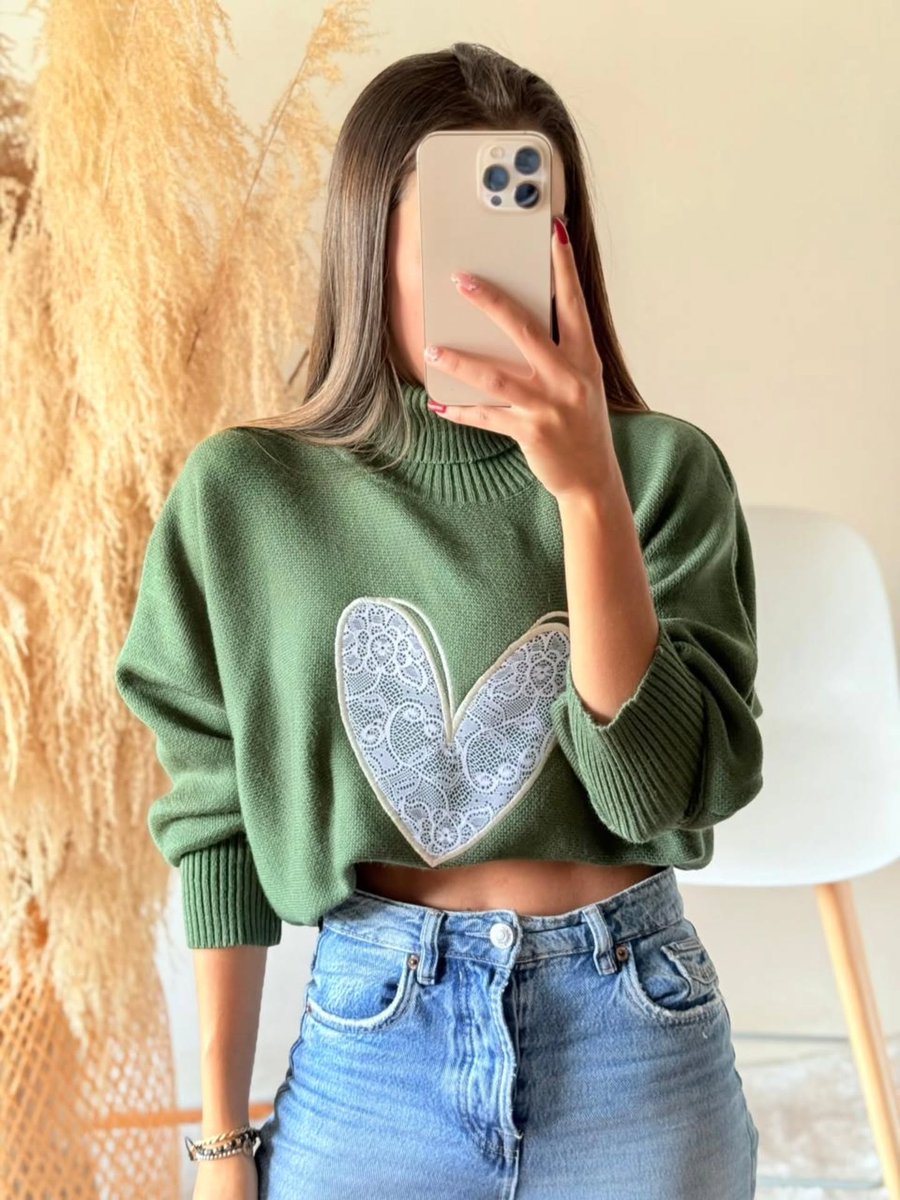 EusebioBeaorg's tweet photo. Buzo liviano tejido, con cuello polo a contraste, solapa en V y mini corazones. Diseño colombiano, cómodo y femenino, ideal para combinar con jeans, faldas o pantalones de tiro alto. Venta al por mayor y detal. Envíos nacionales. https://t.co/tqHoYIUBlz