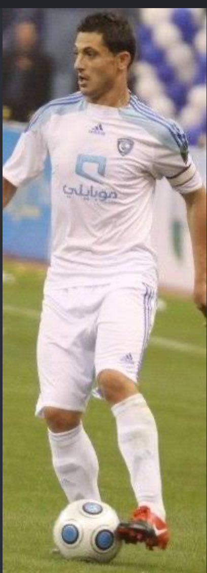 BINKHAMEES8's tweet photo. @iinadia99 @Shehanat_Jeddah 🤣🤣🤣 قبل اسبوع يصيحون يبون بعطون الكابتنيه لنيفيز واللي سبقه فيها بونو واللي سبقه فيها ادواردو واللي سبقه فيها رادوي ( سياستهم ) حسب مزاجهم وعقليتهم ، معناته وقتهم ماكان فيه نجوم محليين في الهلال يستاهلون شارة الكابتنيه 🤣🤣🤣 https://t.co/dDlyFoodhR