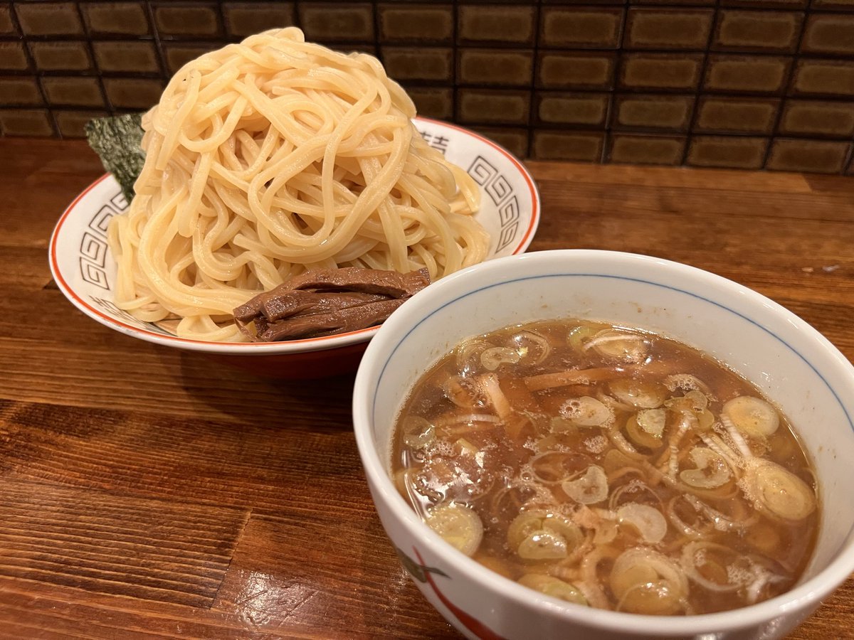 natsuyanochuka's tweet photo. 📢営業予定のお知らせ

10/3(土)さんま節のつけそば最終日
10/4(日)下丸子ふれあいフェスティバル出店『お外で食べる奈つやの中華そば』※雨天中止の場合通常営業予定
10/5(月)臨時休業
10/6(火)定休
10/7(水)さんま節の中華そば開始

店主腰痛や巻き爪悪化等の為、明日は杯数少なめの可能性あります🙇‍♂️ https://t.co/xIzBOMq6eg