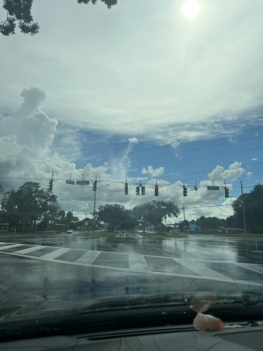MIGHTY1BLESSED's tweet photo. I wonder if there’s something cloaked in the clouds https://t.co/QHyQ58tpUZ