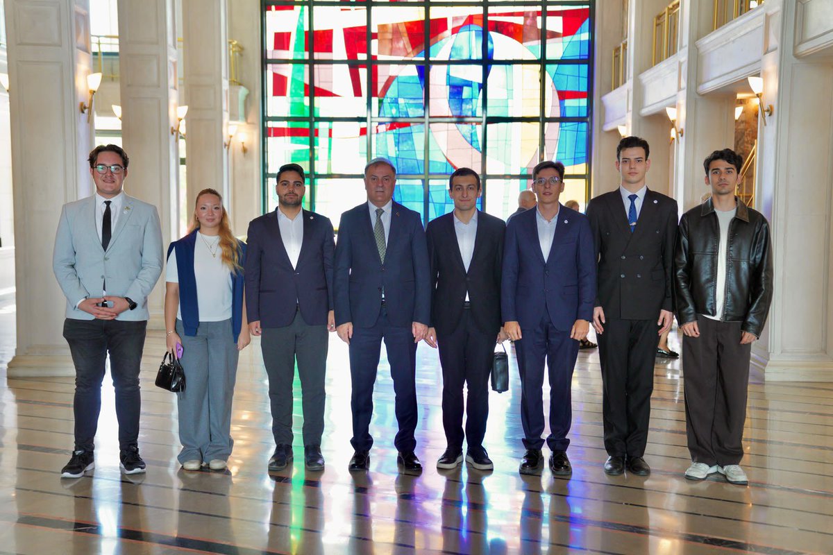 OsmanCann17's tweet photo. Ekrem Başkanımızın emanetine layıkıyla sahip çıkan, İstanbul’umuz için gece gündüz demeden çalışan İstanbul Büyükşehir Belediyesi Başkan Vekilimiz Sn. Nuri Aslan’ı ziyaret ettik. https://t.co/MLNRf8SM5h