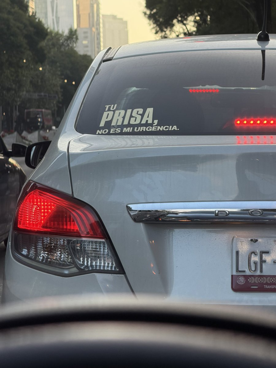 DarthWillius's tweet photo. El típico pendejo que maneja a 50 en el carril de 80 https://t.co/IEruOM4F78