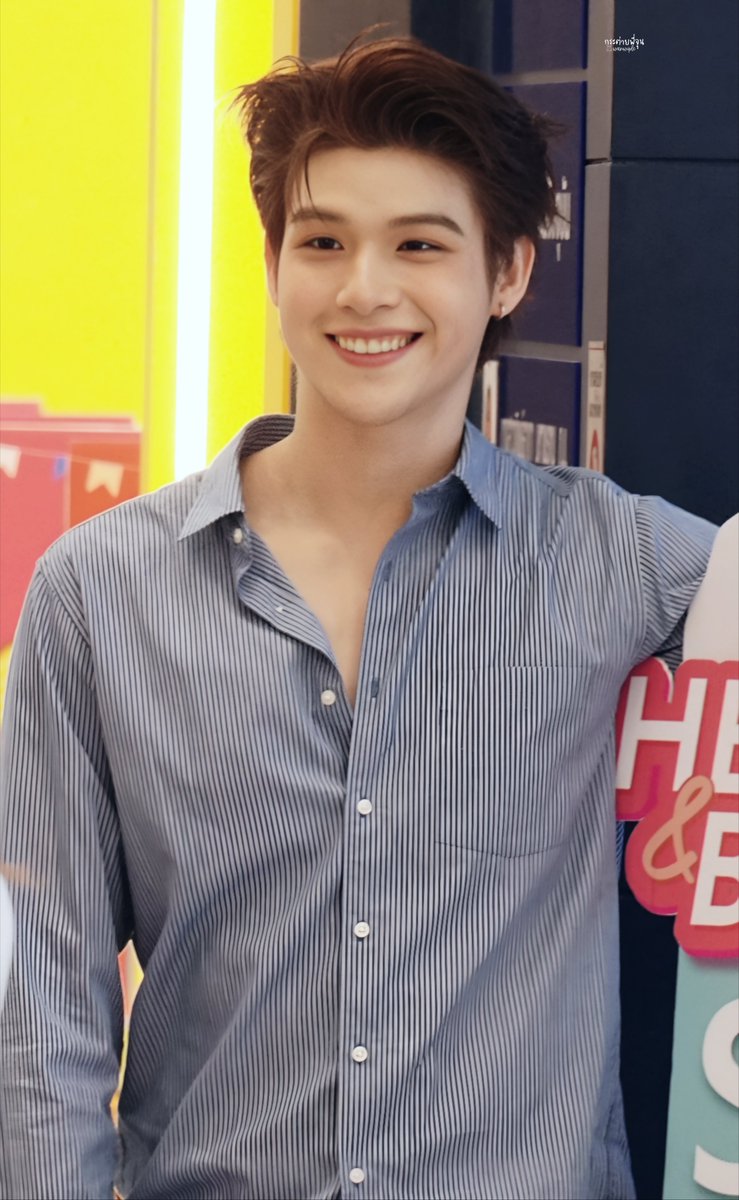 waNwiPLe's tweet photo. คนนี้คือปะป๊าของฉะมายเองงง 
แต่ปะป๊าคนนี้มีลูกแฝด ชื่อนีออนน่าด้วยนะ 😁😁

#skywongravee
#BootsxSky https://t.co/EzuwakNvjC