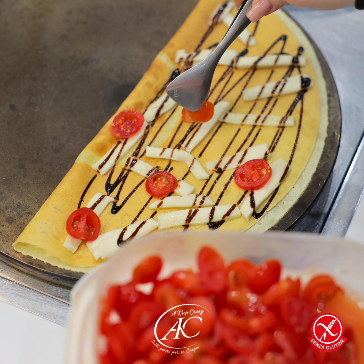 EmilMasupha's tweet photo. Lasciati conquistare dalle nostre crêpes e piadine preparate al momento, con ingredienti selezionati e farciture irresistibili. Dal dolce al salato, ogni morso è una sorpresa di gusto. Ti aspettiamo in Via Giovanni Amendola 91, Bari. Info: 348 https://t.co/67bCOQm1Nz