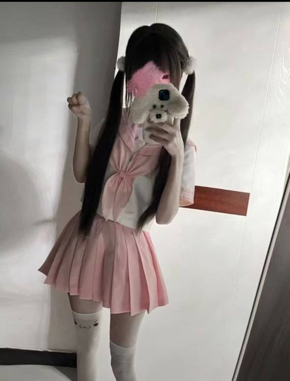 AprilPike9cge's tweet photo. 我赏月，你们赏福

有人想锐评一下我13岁的福嘛 🥹   

粉粉嫩嫩

不要🚪赶紧看，我要删了… https://t.co/X6D93FKZGU