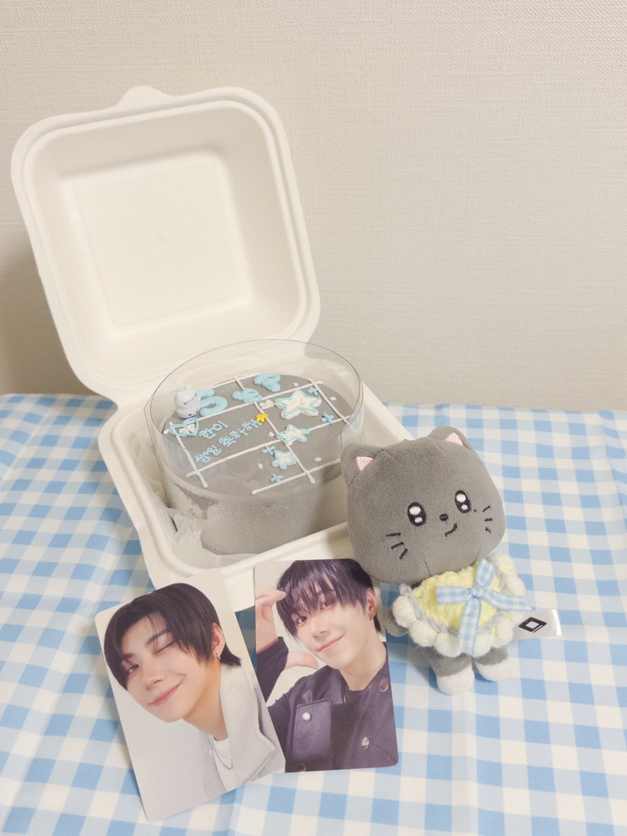 7n_m0917's tweet photo. 한이 생일 축하해🐈‍⬛🎂🩵
올해는 처음으로 한이의 생일을 축하할 수 있어서 행복해(⸝⸝•⩊•⸝⸝)♡
오늘 맛있는 거 많이 먹고
누구보다 행복한 하루 보내〜.°ஐ*ꕤ.·*.
#AHOF #아홉
#HAN #박한 https://t.co/yf05Nh9KIC