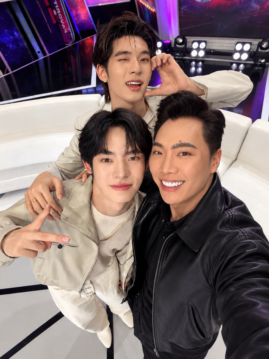 teeteebaipor's tweet photo. "ตี๋ๆ ป๋อ ดังๆไปให้สุดนะ ลูก ไม่อยากจะเชื่อ เมื่อก่อนน้องมานั่งเล่นที่รายการ แฉ วันนี้น้องเป็นแขกรับเชิญแล้วดีใจกับน้องด้วย"

พี่มดดำน่ารักจัง รู้เลยว่าเอ็นดูตี๋ป๋อมากๆ ผู้ใหญ่ชื่นชม สนับสนุน เด็กดีอะเนอะ แล้วเด็กๆก็ไปขอบคุณด้วย 🤏🥺 https://t.co/9CWPDthPlg