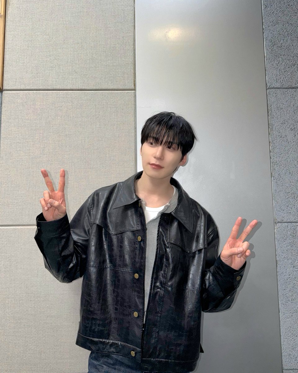 official_ONEUS's tweet photo. [#건희]

260925 KBS Cool FM
'한해의 키스 더 라디오'

잠시 후 10시 30분,
건희와 함께해요🐰

#원어스 #ONEUS 
#KEONHEE
#키스더라디오 https://t.co/3cwkjoUx4g