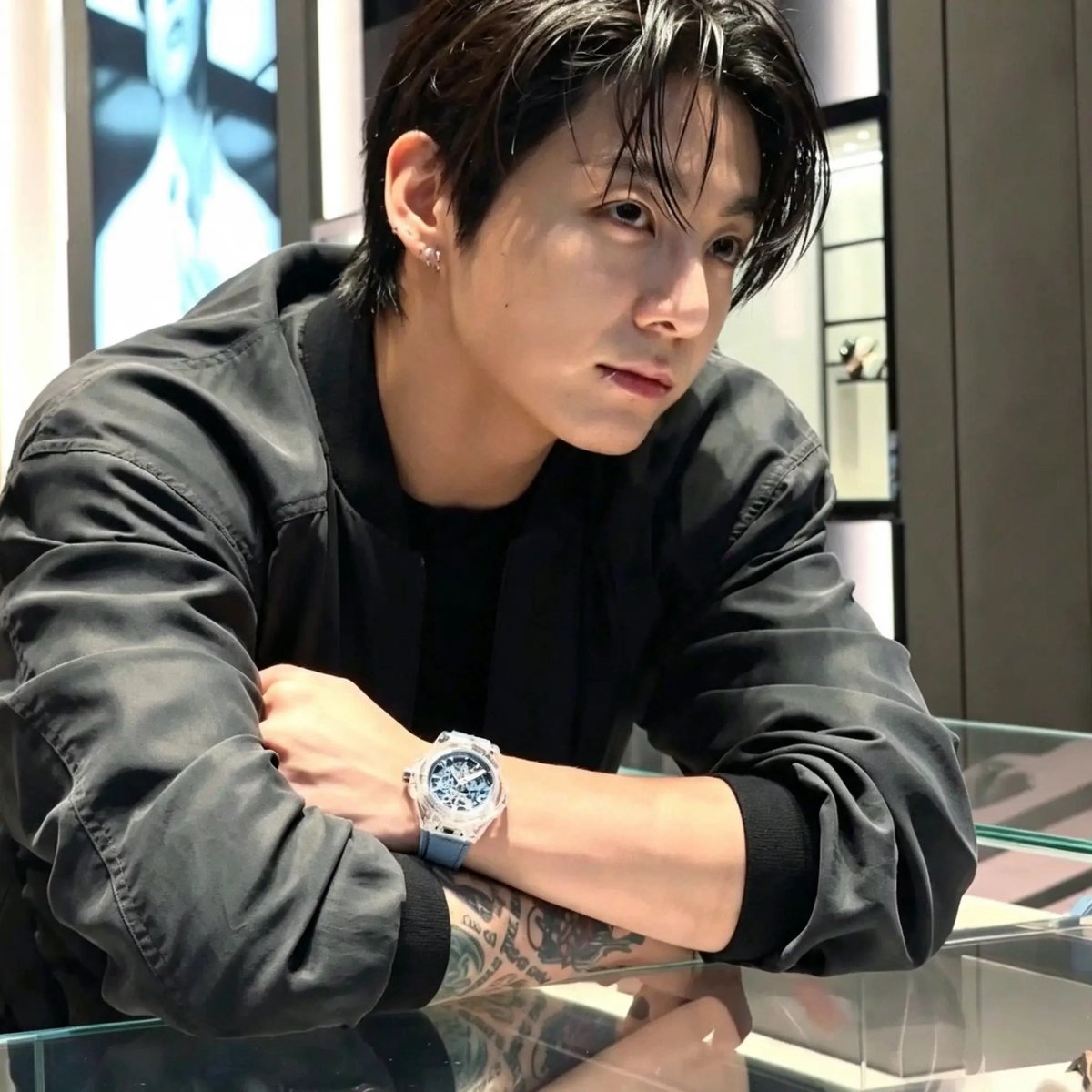 Supbnj's tweet photo. จองกุกที่แปลว่าเสาหลักของชาติ ชื่อสมตัวชิบ มันมีคนหล่อขนาดนี้อยุ่บนโลกได้ไงวะ https://t.co/n68aBl1g27