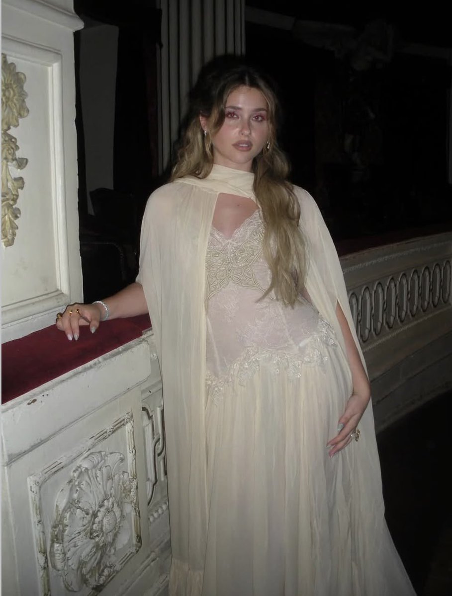 NICOLEaeth's tweet photo. @aetheriacademy Hello, I am Blairyn Robbie.

I have received Aetheria’s invitation, and I am here to accept my place within the Academy.

I am ready to step beyond the gates and begin my journey as an Aetherian. ✦ https://t.co/aXhIKU88Df