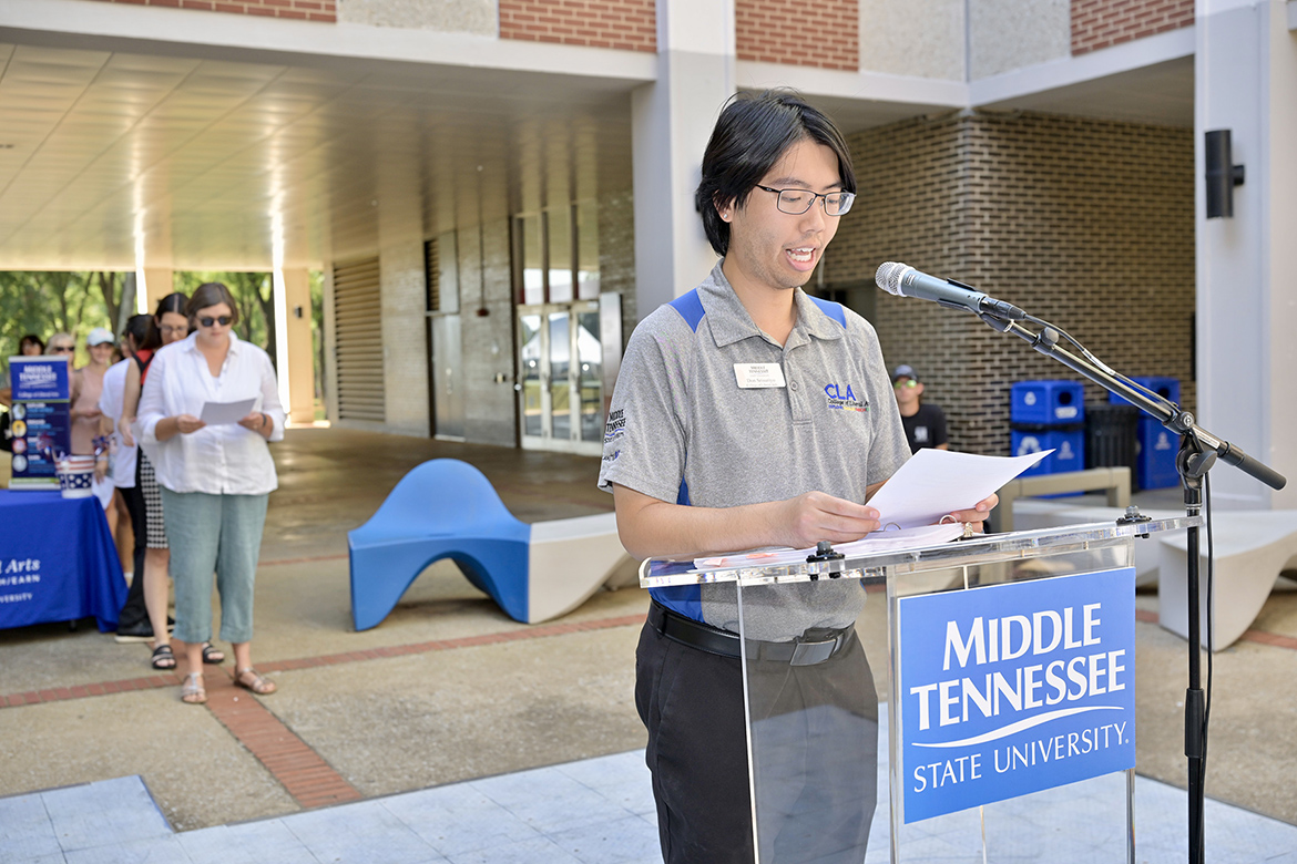MTSUNews's tweet photo. Each year, MTSU hosts various Constitution readings on campus during the week leading up to Constitution Day. #trueBLUE #ConstitutionDay #mtsu https://t.co/1g1wjnk8EY