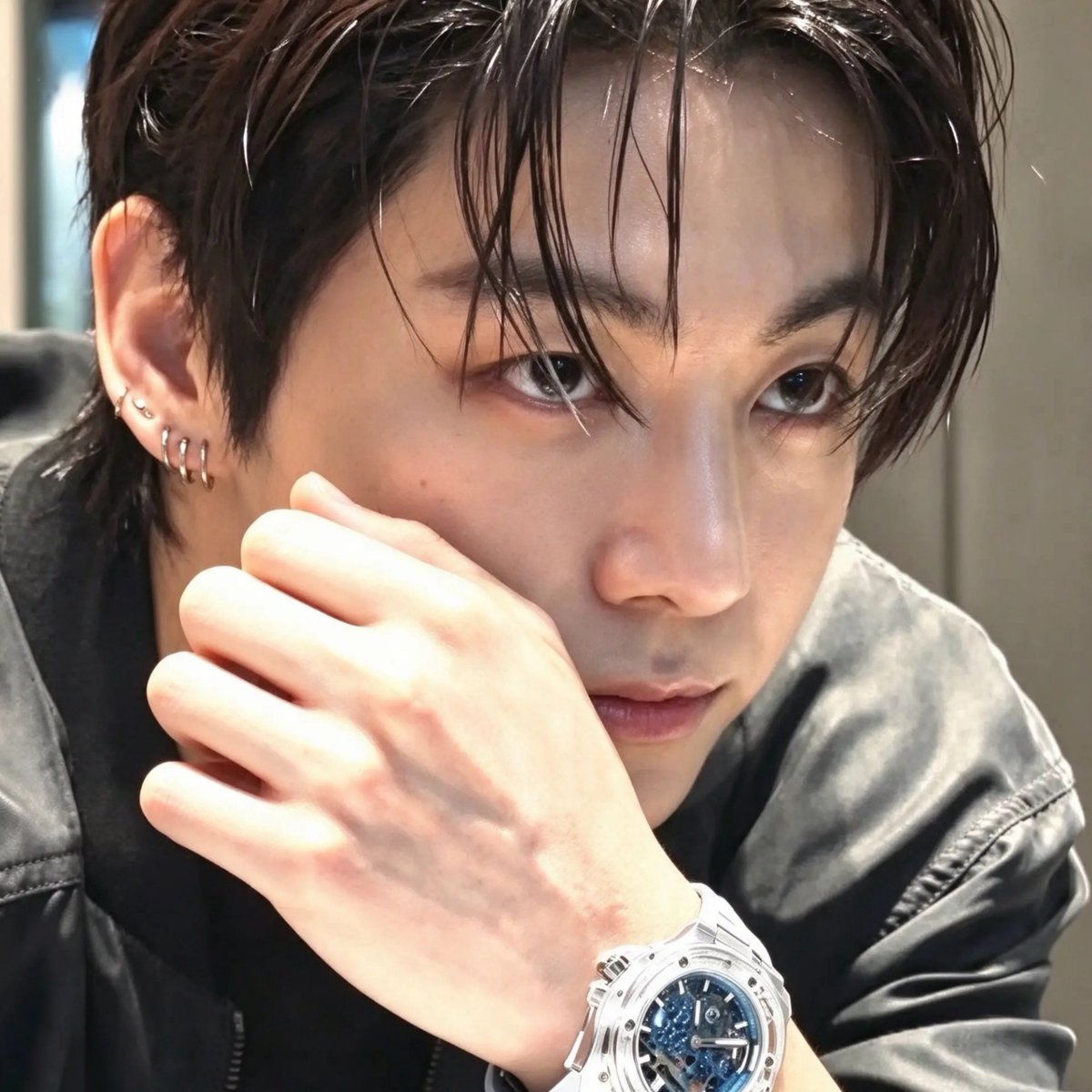 Supbnj's tweet photo. จองกุกที่แปลว่าเสาหลักของชาติ ชื่อสมตัวชิบ มันมีคนหล่อขนาดนี้อยุ่บนโลกได้ไงวะ https://t.co/n68aBl1g27