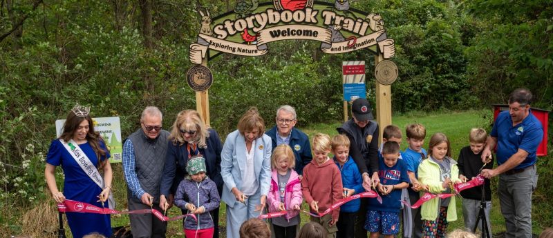ohiodnr's tweet photo. @GovMikeDeWine,  @FranDeWine, and ODNR Dir. Mary Mertz celebrated the opening of a new Storybook Trail at East Harbor State Park on Monday, offering families a fun and imaginative way to enjoy the outdoors while fostering a love of reading.

Read more: https://t.co/oiG7QjtkIL https://t.co/fXTjXelYZj