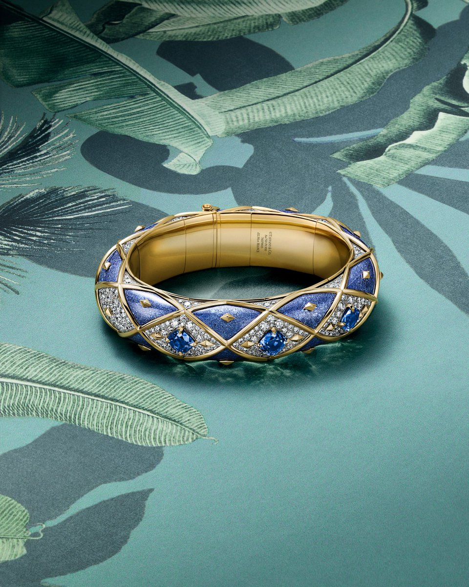TiffanyAndCo's tweet photo. A feat of artistry and imagination, the Pineapple suite from Blue Book 2026: Hidden Garden echoes the tropical fruit’s distinctive geometry with intricate lavender paillonné enamel, esteemed and unenhanced blue sapphires and brilliant diamonds. A rare Renaissance technique revived by Jean Schlumberger in 1962, paillonné enamel reflects Tiffany & Co.’s enduring authority in this exceptional craft. Alternating patterns of meticulously applied 18k gold accents reveal the extraordinary artistry behind each creation. #TiffanyAndCo #TiffanyBlueBook #TiffanyHighJewelry

Discover more: https://t.co/GsJZ2VdBSx