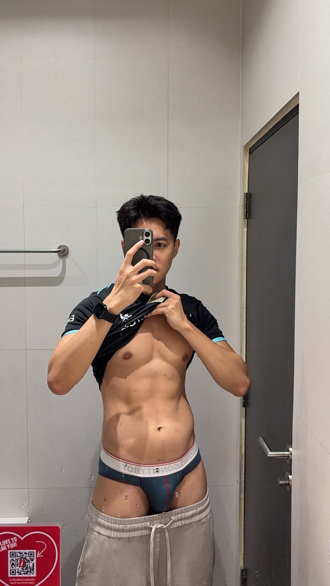 jametnp's tweet photo. ห้องสุดท้าย ไม่ได้ล็อค https://t.co/7K5AezZI8t