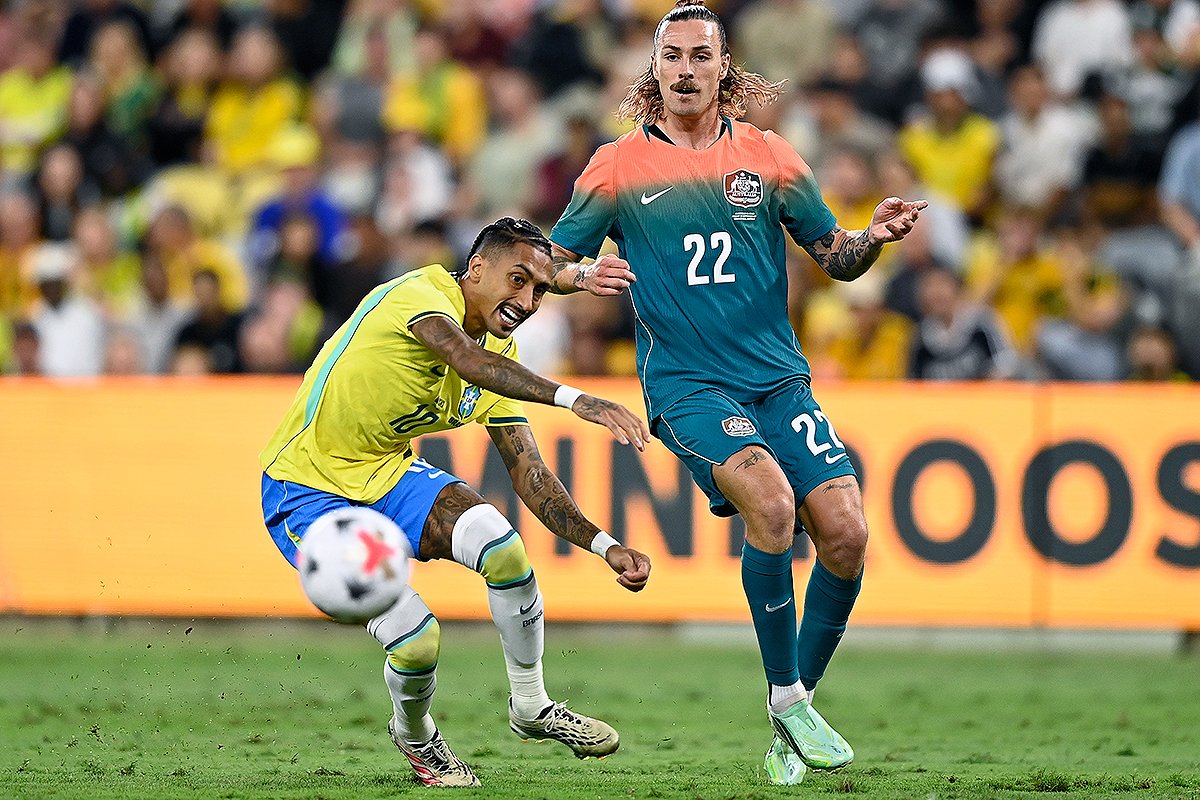 SoccerKingJP's tweet photo. 🇦🇺試合結果🇧🇷
ブラジルが後半AT弾で辛くも敗戦回避…善戦オーストラリアは金星目前で被弾
https://t.co/PHlGdYYXX8

🗣️編集部より
「オーストラリアとブラジルの親善試合は1－1のドロー。イランクンダの圧巻FK弾でオーストラリアが先制も、ブラジルは後半終了間際にハイアンのゴールで追いつきました」 https://t.co/8k6k1Edaaq