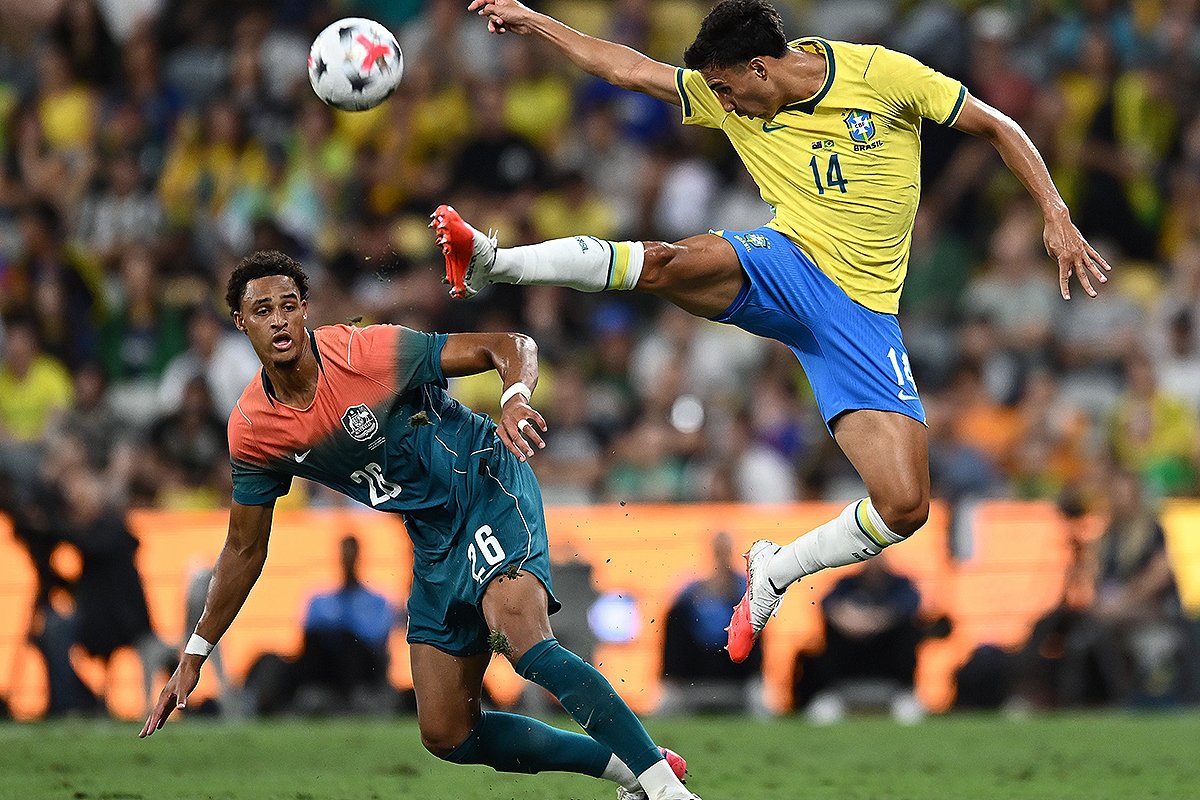 SoccerKingJP's tweet photo. 🇦🇺試合結果🇧🇷
ブラジルが後半AT弾で辛くも敗戦回避…善戦オーストラリアは金星目前で被弾
https://t.co/PHlGdYYXX8

🗣️編集部より
「オーストラリアとブラジルの親善試合は1－1のドロー。イランクンダの圧巻FK弾でオーストラリアが先制も、ブラジルは後半終了間際にハイアンのゴールで追いつきました」 https://t.co/8k6k1Edaaq