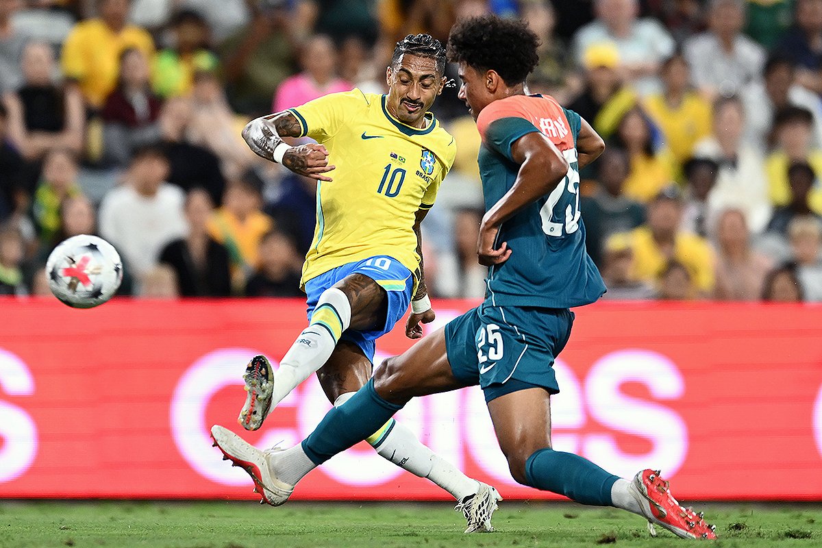 SoccerKingJP's tweet photo. 🇦🇺試合結果🇧🇷
ブラジルが後半AT弾で辛くも敗戦回避…善戦オーストラリアは金星目前で被弾
https://t.co/PHlGdYYXX8

🗣️編集部より
「オーストラリアとブラジルの親善試合は1－1のドロー。イランクンダの圧巻FK弾でオーストラリアが先制も、ブラジルは後半終了間際にハイアンのゴールで追いつきました」 https://t.co/8k6k1Edaaq