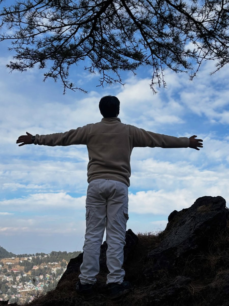 EvaRaymondbbnh's tweet photo. Where the air feels lighter and the noise fades, I remember: peace isn’t found—it’s created within. Grateful for the climb, the silence, and the clearer perspective waiting at the top. https://t.co/dwzd6BUGft