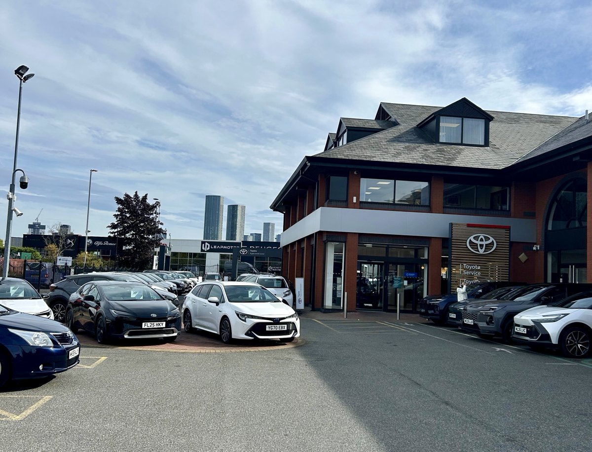 KeyloopAuto's tweet photo. 🎬 This week we visited RRG Group to film a customer success story and see how Acquisition Hub and Keyloop DMS are helping create a more connected retail experience.

More coming soon 👀 

#AutomotiveRetail #DigitalRetailing https://t.co/5K24QWTlxc