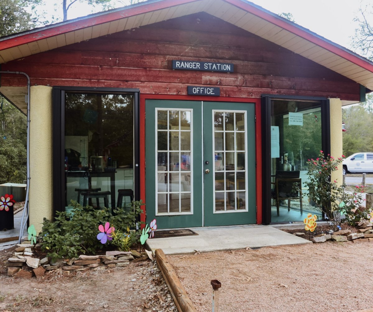 BrazoriaCounty's tweet photo. 📸 Photo Friday 📸

Fall is officially here, and we’re ready for more days spent outdoors! 🍂🌲

The Ranger Station at Camp Mohawk is surrounded by the kind of scenery that makes you want to slow down, enjoy the fresh air, and spend a little more time outside.

As the seasons begin to change, it’s a great time to get out and explore what Brazoria County has to offer.

What’s your favorite way to spend a fall day outdoors? 🍁