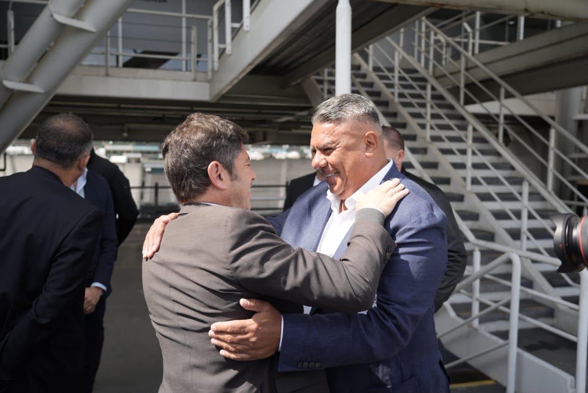 tapiachiqui's tweet photo. ¡Muy feliz cumpleaños, compañero y gobernador! Te deseo lo mejor hoy y siempre. 🤝🏻 @Kicillofok https://t.co/0oT8d9rzN7